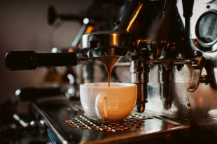 Четыре чашки кофе в день могут защитить от рецидива рака кишечника