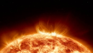 Вспышки на Солнце повысили риск очередной магнитной бури