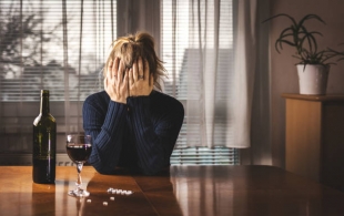 Алкоголизм негативно влияет на реакцию мозга на некоторые виды лечения