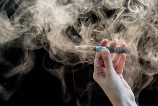 Курение электронных сигарет повышает уровень урана и свинца в моче подростков