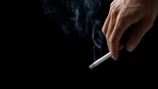 Врач Андрей Нефедов рассказал, действительно ли курение снимает стресс