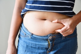 Health: жир на животе подвергает высоких людей повышенному риску развития рака кишечника