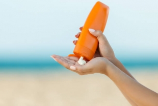 Эксперт Тим Спектор заявил об опасности постоянного использования солнцезащитного крема