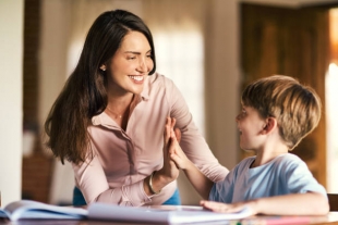 Родительская похвала делает детей психологически устойчивыми