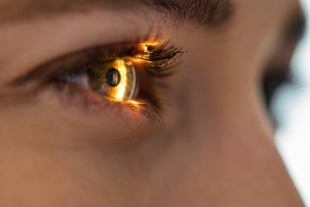 Cognition: суженные зрачки глаз делают лица людей более привлекательными