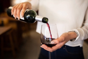 Эксперты рассказали, как вино влияет на сердце, сосуды и кости