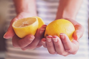 Специалист опроверг способность лимона запускать процесс похудения