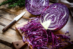 Nutrients: фиолетовые овощи и фрукты замедляют процессы старения
